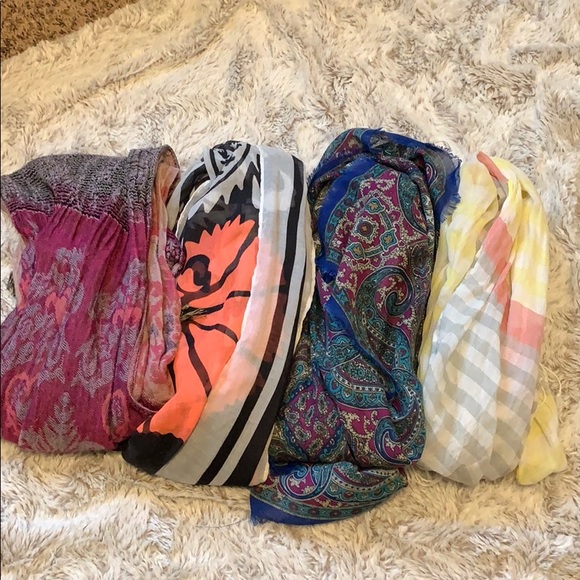 5 for 15 đź’• đź’•Scarf Bundle!